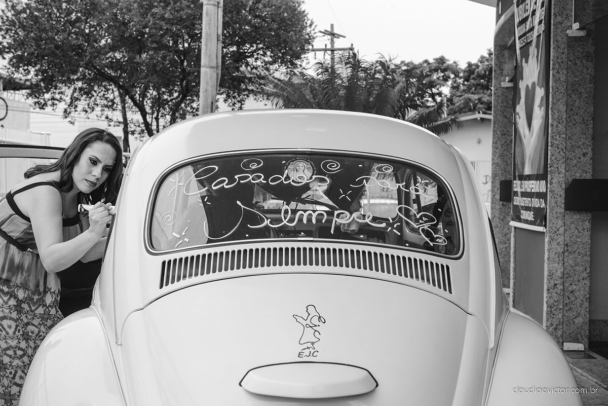 Lindo casamento ao ar livre de dia realizado por fotógrafos de casamento de Vila Velha fotógrafos de casamento de Vitória fotógrafos de casamento de Serra Espirito Santo ES com noivo e noiva