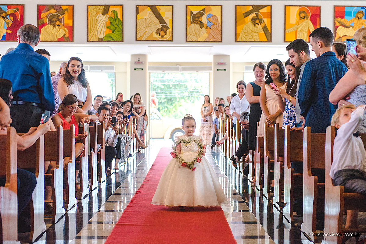 Lindo casamento ao ar livre de dia realizado por fotógrafos de casamento de Vila Velha fotógrafos de casamento de Vitória fotógrafos de casamento de Serra Espirito Santo ES com noivo e noiva