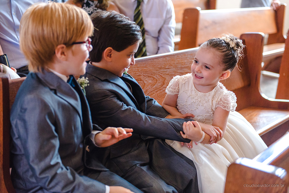 Lindo casamento ao ar livre de dia realizado por fotógrafos de casamento de Vila Velha fotógrafos de casamento de Vitória fotógrafos de casamento de Serra Espirito Santo ES com noivo e noiva