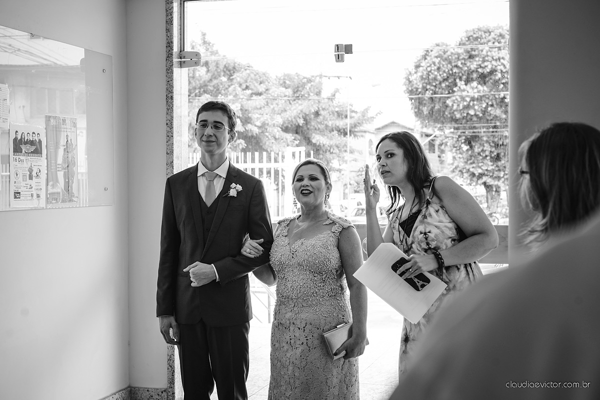 Lindo casamento ao ar livre de dia realizado por fotógrafos de casamento de Vila Velha fotógrafos de casamento de Vitória fotógrafos de casamento de Serra Espirito Santo ES com noivo e noiva