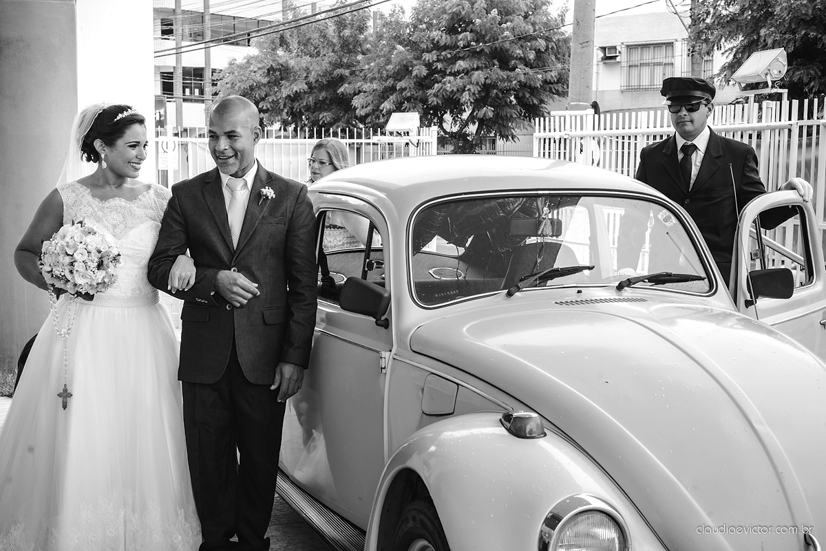 Lindo casamento ao ar livre de dia realizado por fotógrafos de casamento de Vila Velha fotógrafos de casamento de Vitória fotógrafos de casamento de Serra Espirito Santo ES com noivo e noiva
