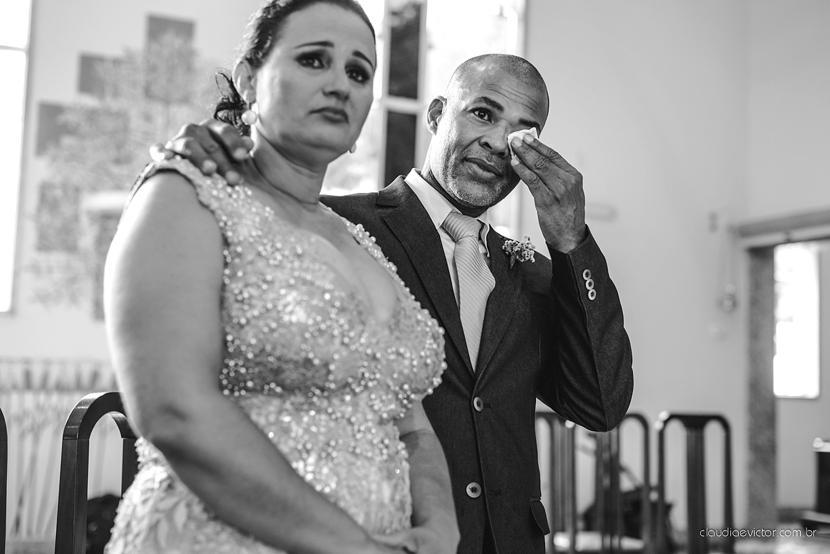 Lindo casamento ao ar livre de dia realizado por fotógrafos de casamento de Vila Velha fotógrafos de casamento de Vitória fotógrafos de casamento de Serra Espirito Santo ES com noivo e noiva
