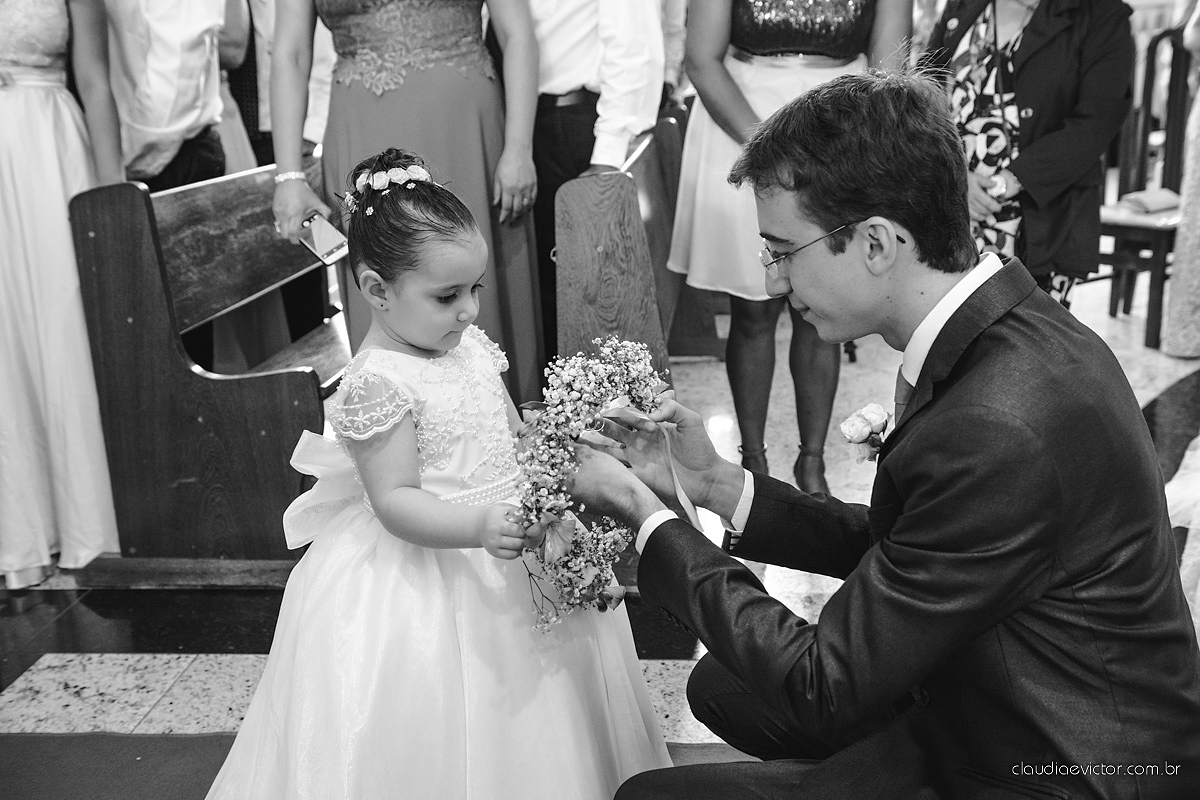 Lindo casamento ao ar livre de dia realizado por fotógrafos de casamento de Vila Velha fotógrafos de casamento de Vitória fotógrafos de casamento de Serra Espirito Santo ES com noivo e noiva