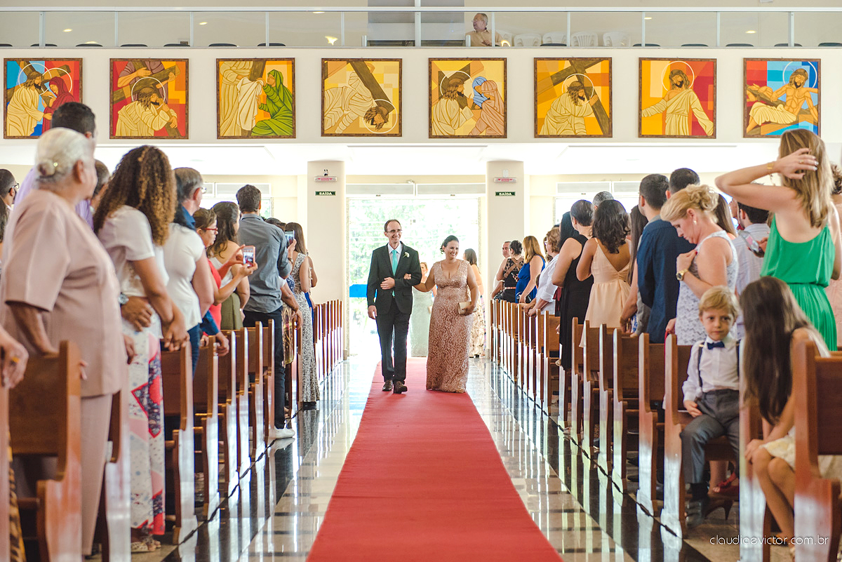 Lindo casamento ao ar livre de dia realizado por fotógrafos de casamento de Vila Velha fotógrafos de casamento de Vitória fotógrafos de casamento de Serra Espirito Santo ES com noivo e noiva