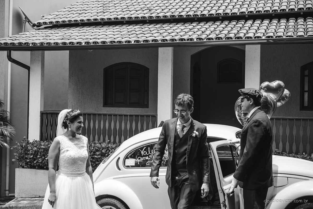 Lindo casamento ao ar livre de dia realizado por fotógrafos de casamento de Vila Velha fotógrafos de casamento de Vitória fotógrafos de casamento de Serra Espirito Santo ES com noivo e noiva