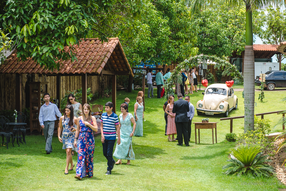 Lindo casamento ao ar livre de dia realizado por fotógrafos de casamento de Vila Velha fotógrafos de casamento de Vitória fotógrafos de casamento de Serra Espirito Santo ES com noivo e noiva