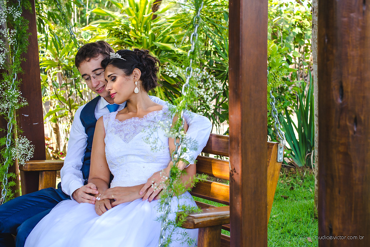 Lindo casamento ao ar livre de dia realizado por fotógrafos de casamento de Vila Velha fotógrafos de casamento de Vitória fotógrafos de casamento de Serra Espirito Santo ES com noivo e noiva