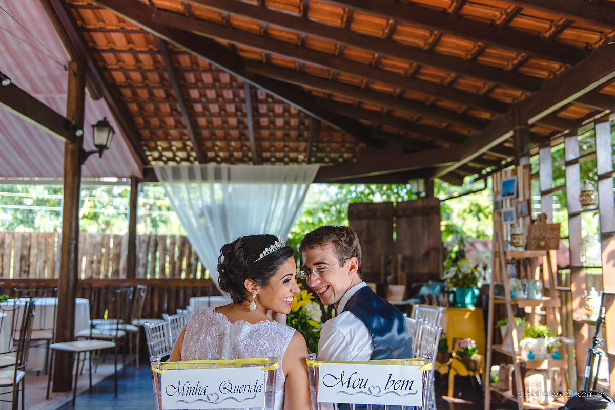 Lindo casamento ao ar livre de dia realizado por fotógrafos de casamento de Vila Velha fotógrafos de casamento de Vitória fotógrafos de casamento de Serra Espirito Santo ES com noivo e noiva