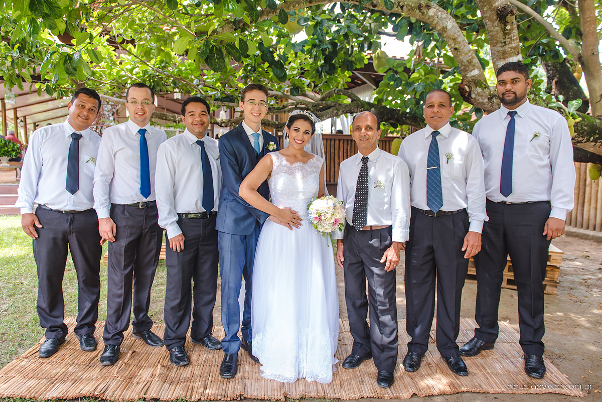 Lindo casamento ao ar livre de dia realizado por fotógrafos de casamento de Vila Velha fotógrafos de casamento de Vitória fotógrafos de casamento de Serra Espirito Santo ES com noivo e noiva