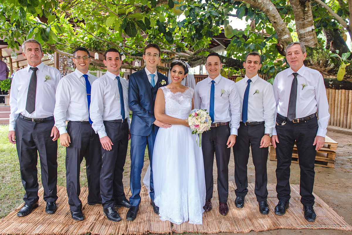 Lindo casamento ao ar livre de dia realizado por fotógrafos de casamento de Vila Velha fotógrafos de casamento de Vitória fotógrafos de casamento de Serra Espirito Santo ES com noivo e noiva