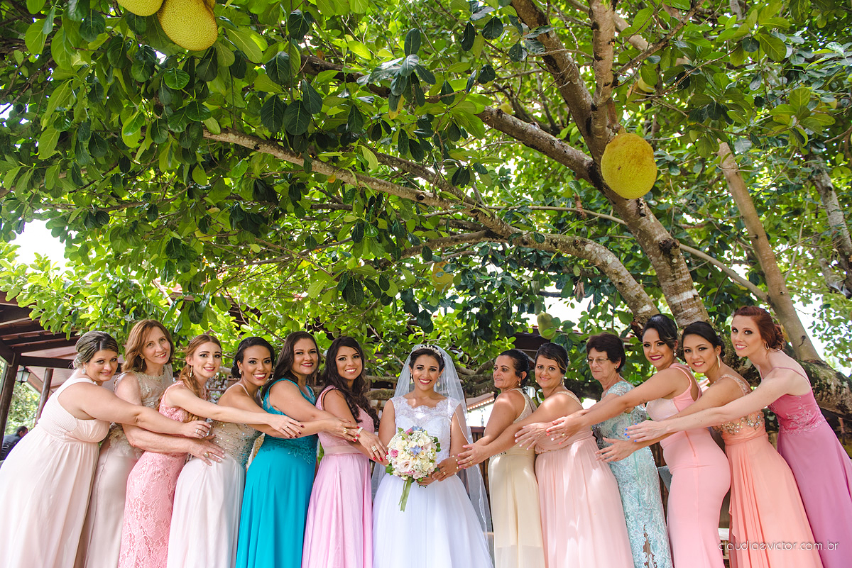 Lindo casamento ao ar livre de dia realizado por fotógrafos de casamento de Vila Velha fotógrafos de casamento de Vitória fotógrafos de casamento de Serra Espirito Santo ES com noivo e noiva