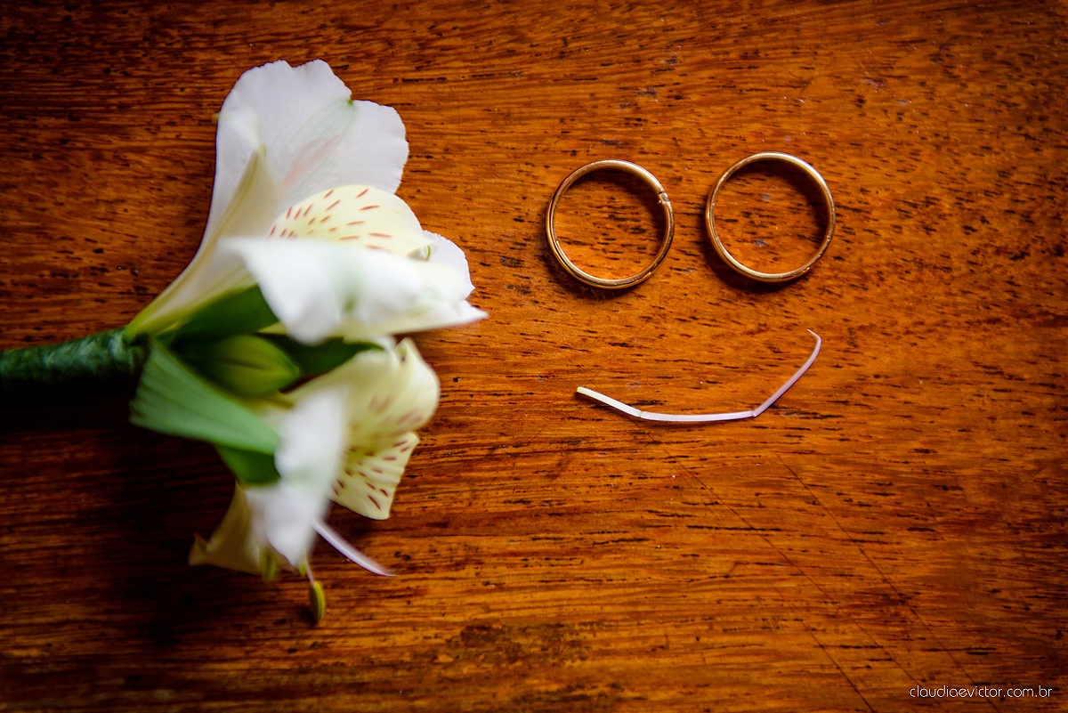 Lindo casamento ao ar livre de dia realizado por fotógrafos de casamento de Vila Velha fotógrafos de casamento de Vitória fotógrafos de casamento de Serra Espirito Santo ES com noivo e noiva