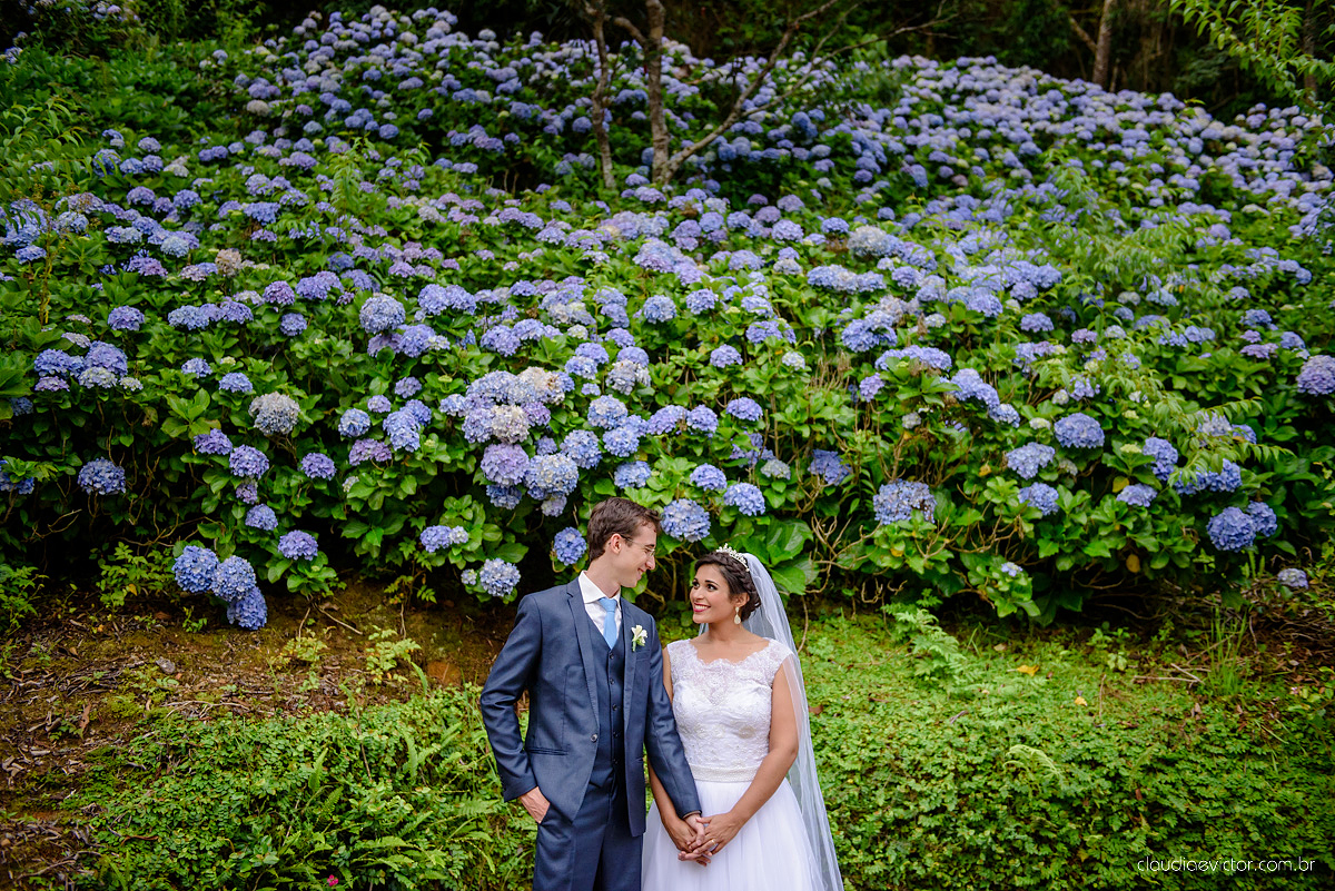 Lindo casamento ao ar livre de dia realizado por fotógrafos de casamento de Vila Velha fotógrafos de casamento de Vitória fotógrafos de casamento de Serra Espirito Santo ES com noivo e noiva
