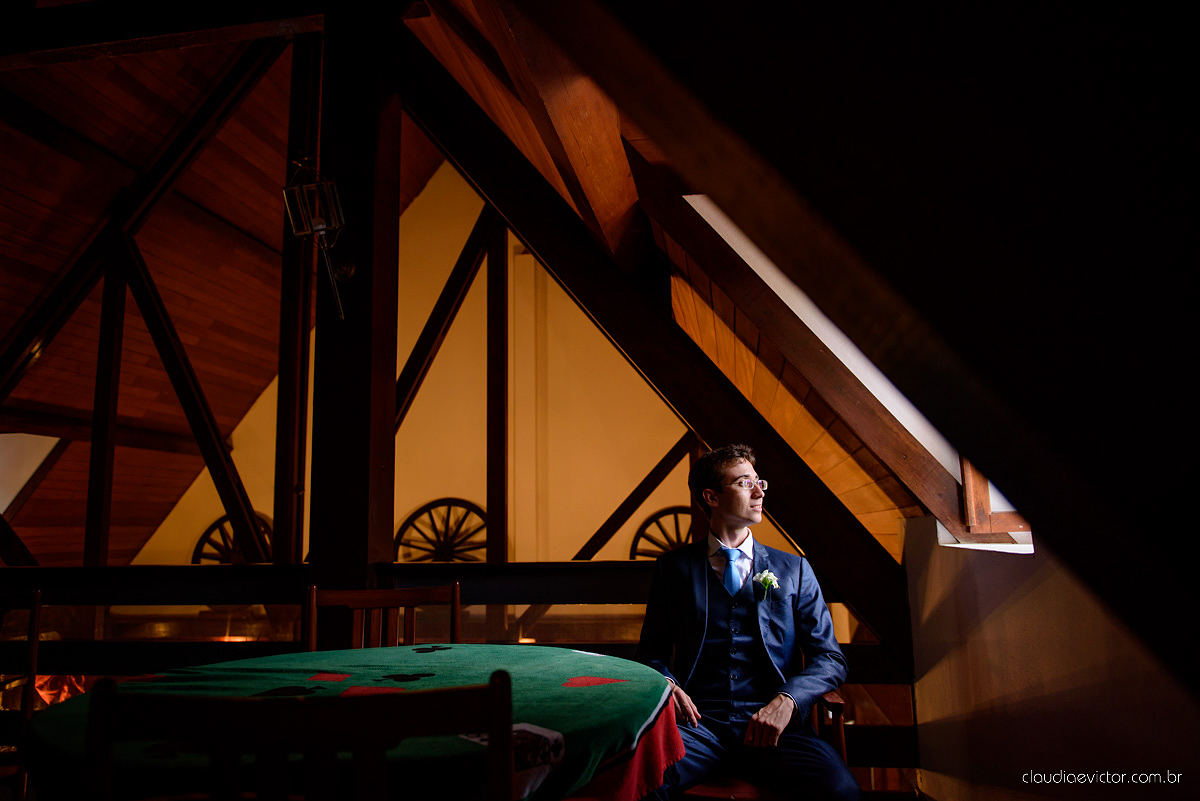 Lindo casamento ao ar livre de dia realizado por fotógrafos de casamento de Vila Velha fotógrafos de casamento de Vitória fotógrafos de casamento de Serra Espirito Santo ES com noivo e noiva