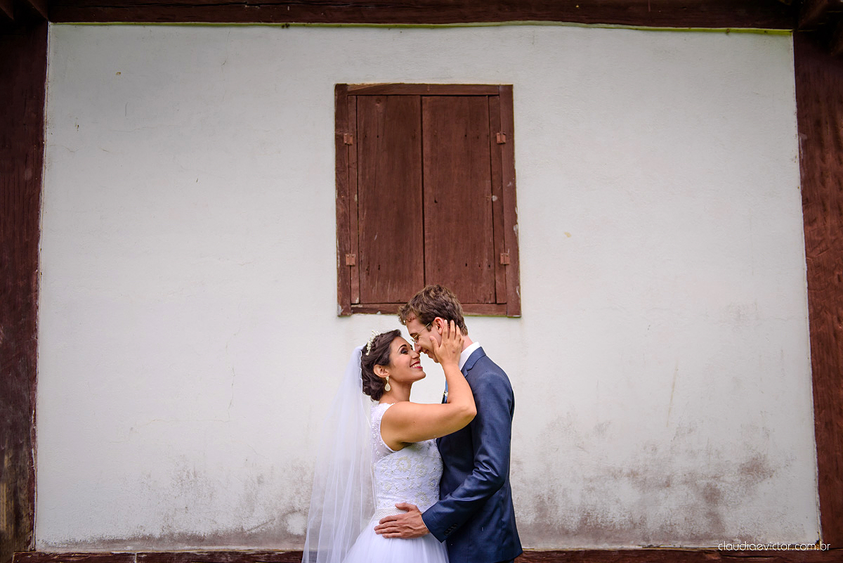 Lindo casamento ao ar livre de dia realizado por fotógrafos de casamento de Vila Velha fotógrafos de casamento de Vitória fotógrafos de casamento de Serra Espirito Santo ES com noivo e noiva
