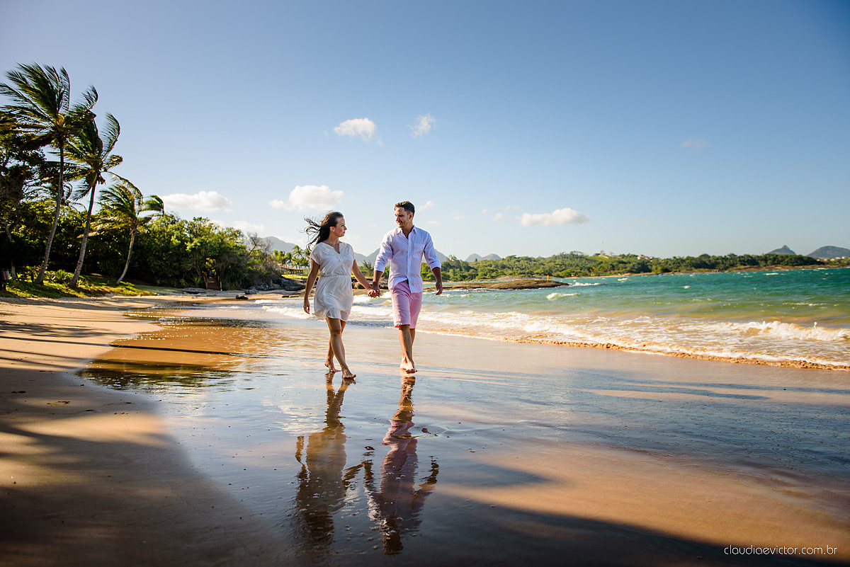 Lindo ensaio fotográfico de casal e ensaio namoro realizado em Guarapari Três Praias por fotógrafos de casamento de Vila Velha fotógrafos de casamento de Vitória fotógrafos de casamento de Serra Espirito Santo ES