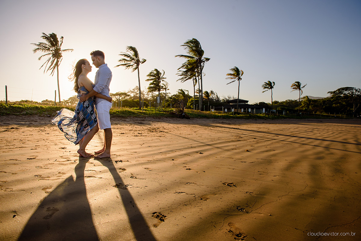 Lindo ensaio fotográfico de casal e ensaio namoro realizado em Guarapari Três Praias por fotógrafos de casamento de Vila Velha fotógrafos de casamento de Vitória fotógrafos de casamento de Serra Espirito Santo ES