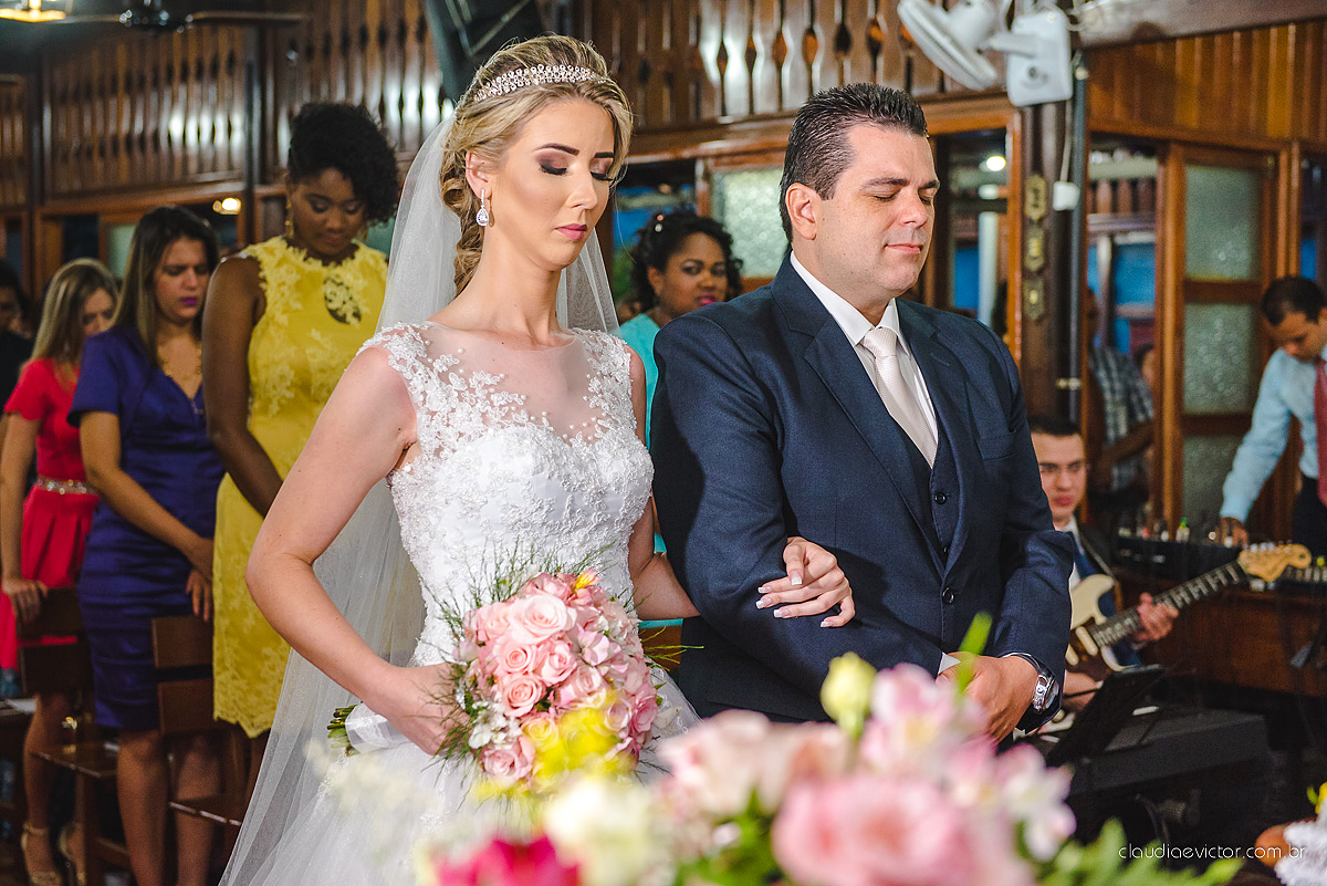 casamento lindo realizado na igreja Maranata Cariacica com noivos e noivas fotógrafos de casamento de Vila Velha fotógrafos de casamento de Vitória fotógrafos de casamento de Serra Espirito Santo ES