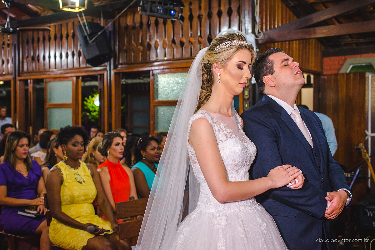 casamento lindo realizado na igreja Maranata Cariacica com noivos e noivas fotógrafos de casamento de Vila Velha fotógrafos de casamento de Vitória fotógrafos de casamento de Serra Espirito Santo ES