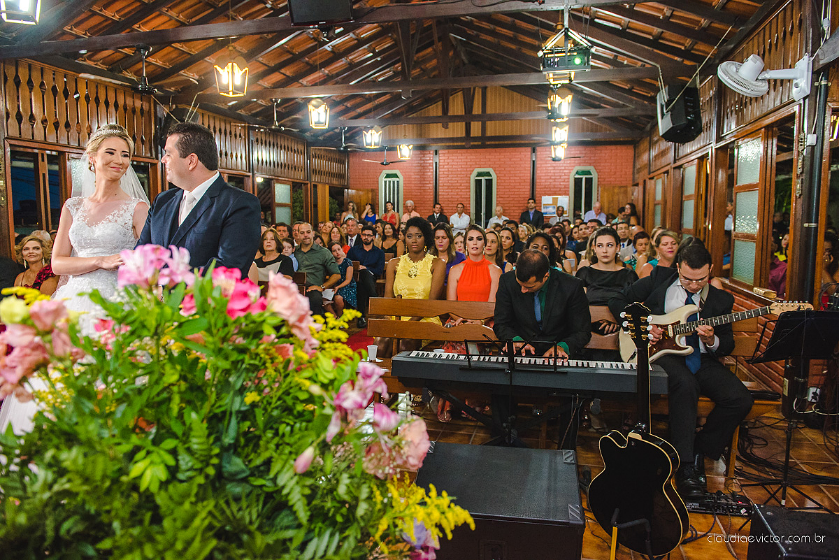 casamento lindo realizado na igreja Maranata Cariacica com noivos e noivas fotógrafos de casamento de Vila Velha fotógrafos de casamento de Vitória fotógrafos de casamento de Serra Espirito Santo ES