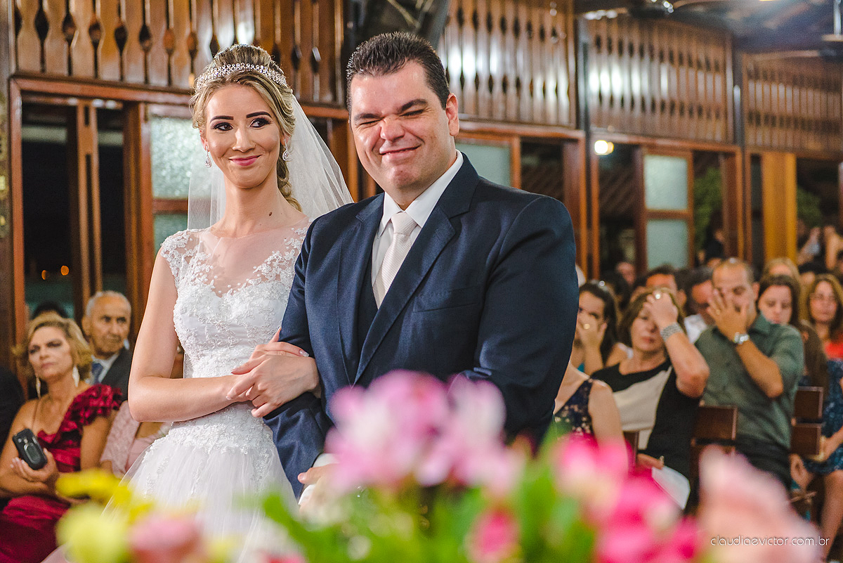 casamento lindo realizado na igreja Maranata Cariacica com noivos e noivas fotógrafos de casamento de Vila Velha fotógrafos de casamento de Vitória fotógrafos de casamento de Serra Espirito Santo ES