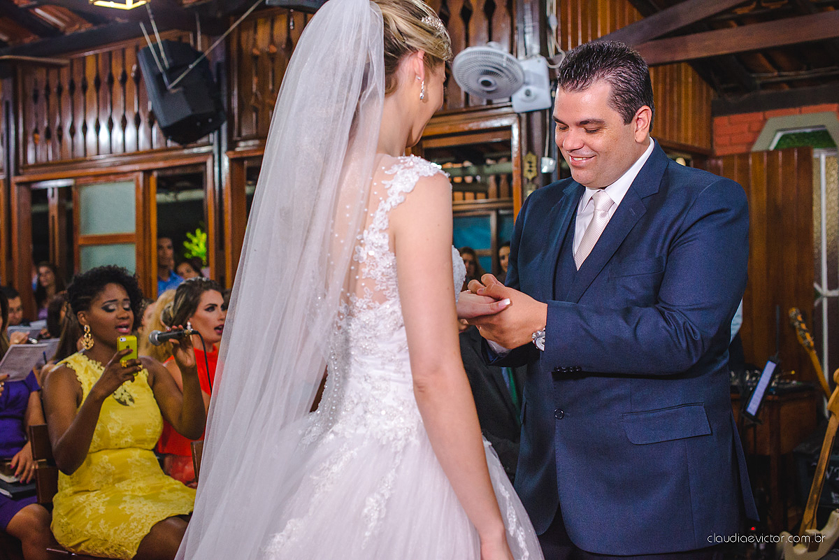 casamento lindo realizado na igreja Maranata Cariacica com noivos e noivas fotógrafos de casamento de Vila Velha fotógrafos de casamento de Vitória fotógrafos de casamento de Serra Espirito Santo ES