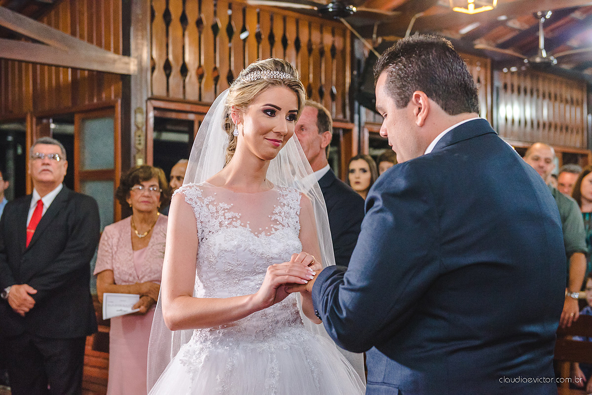 casamento lindo realizado na igreja Maranata Cariacica com noivos e noivas fotógrafos de casamento de Vila Velha fotógrafos de casamento de Vitória fotógrafos de casamento de Serra Espirito Santo ES