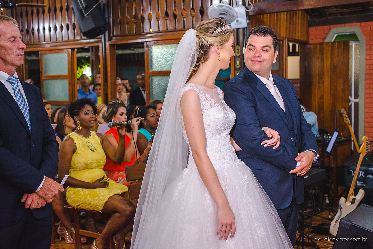 casamento lindo realizado na igreja Maranata Cariacica com noivos e noivas fotógrafos de casamento de Vila Velha fotógrafos de casamento de Vitória fotógrafos de casamento de Serra Espirito Santo ES
