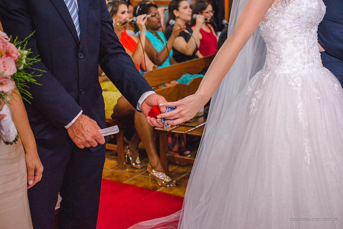 casamento lindo realizado na igreja Maranata Cariacica com noivos e noivas fotógrafos de casamento de Vila Velha fotógrafos de casamento de Vitória fotógrafos de casamento de Serra Espirito Santo ES