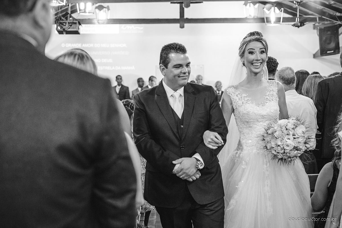 casamento lindo realizado na igreja Maranata Cariacica com noivos e noivas fotógrafos de casamento de Vila Velha fotógrafos de casamento de Vitória fotógrafos de casamento de Serra Espirito Santo ES