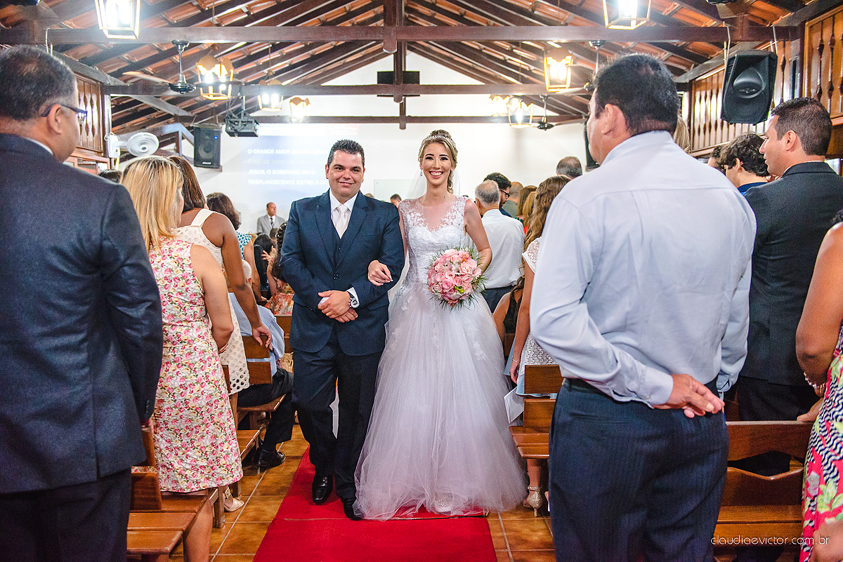 casamento lindo realizado na igreja Maranata Cariacica com noivos e noivas fotógrafos de casamento de Vila Velha fotógrafos de casamento de Vitória fotógrafos de casamento de Serra Espirito Santo ES