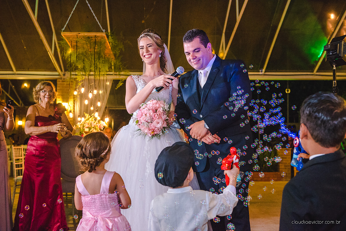 casamento lindo realizado na igreja Maranata Cariacica com noivos e noivas fotógrafos de casamento de Vila Velha fotógrafos de casamento de Vitória fotógrafos de casamento de Serra Espirito Santo ES