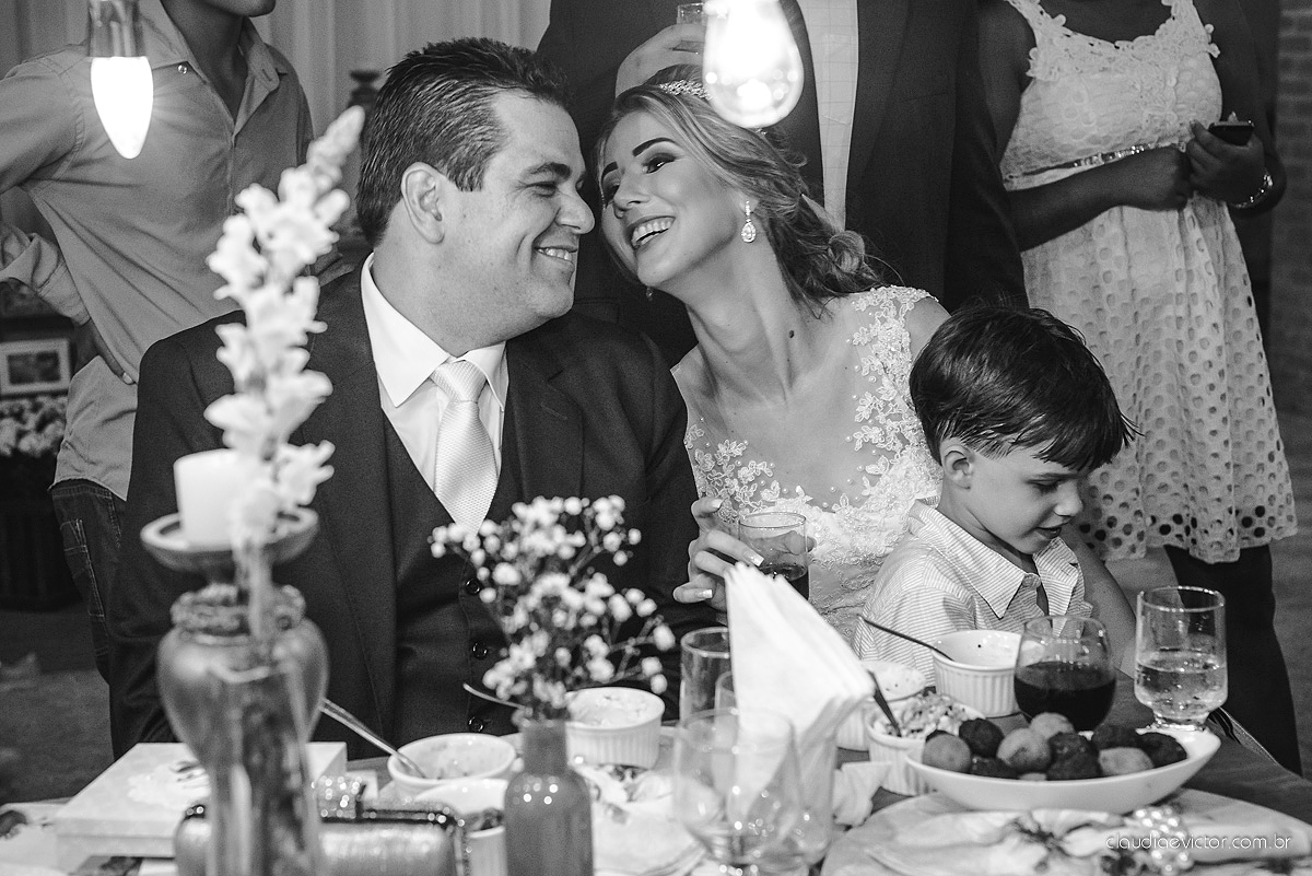 casamento lindo realizado na igreja Maranata Cariacica com noivos e noivas fotógrafos de casamento de Vila Velha fotógrafos de casamento de Vitória fotógrafos de casamento de Serra Espirito Santo ES