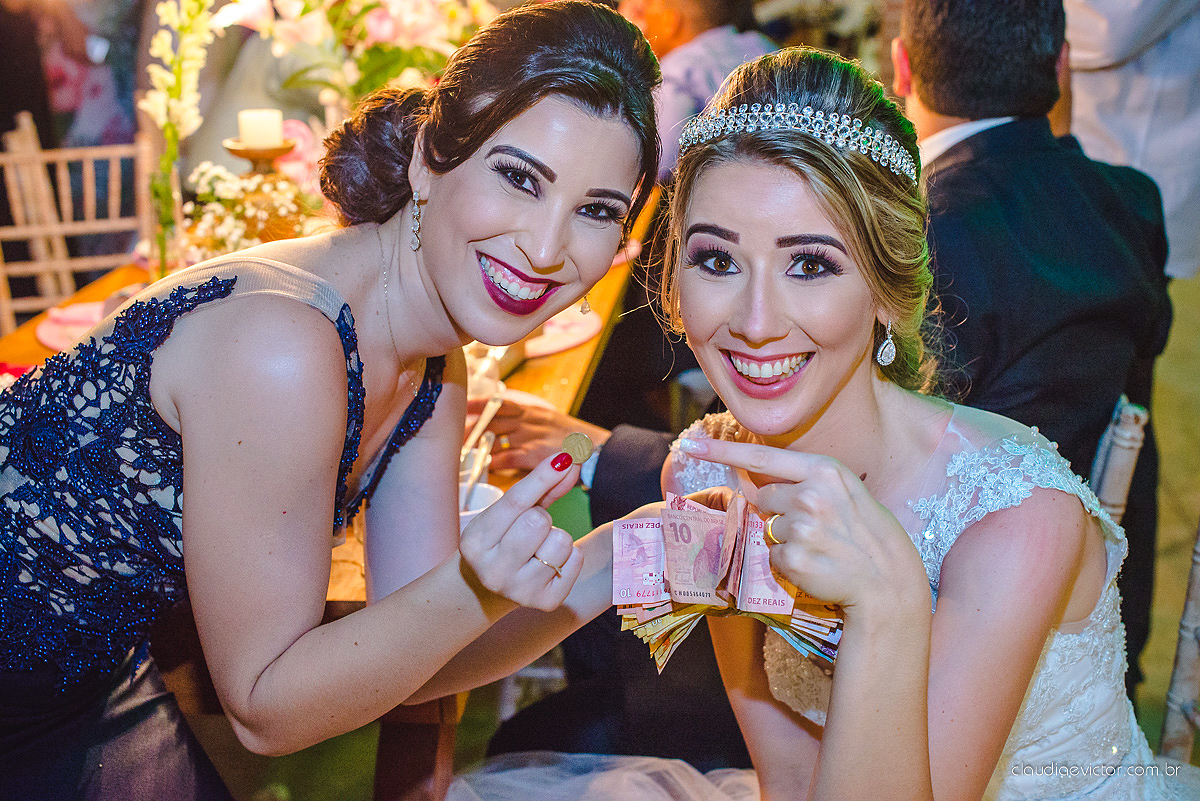 casamento lindo realizado na igreja Maranata Cariacica com noivos e noivas fotógrafos de casamento de Vila Velha fotógrafos de casamento de Vitória fotógrafos de casamento de Serra Espirito Santo ES