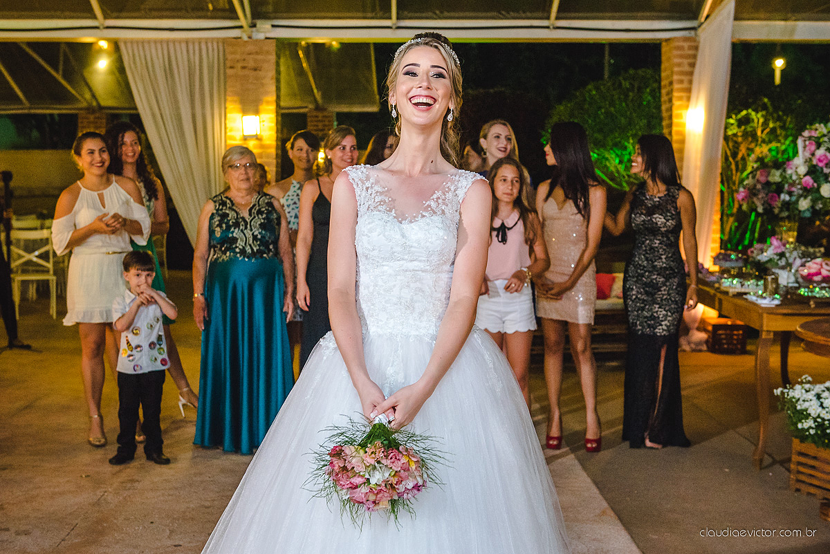 casamento lindo realizado na igreja Maranata Cariacica com noivos e noivas fotógrafos de casamento de Vila Velha fotógrafos de casamento de Vitória fotógrafos de casamento de Serra Espirito Santo ES