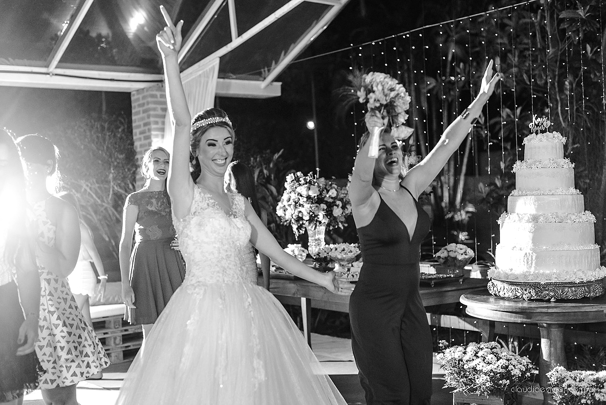 casamento lindo realizado na igreja Maranata Cariacica com noivos e noivas fotógrafos de casamento de Vila Velha fotógrafos de casamento de Vitória fotógrafos de casamento de Serra Espirito Santo ES