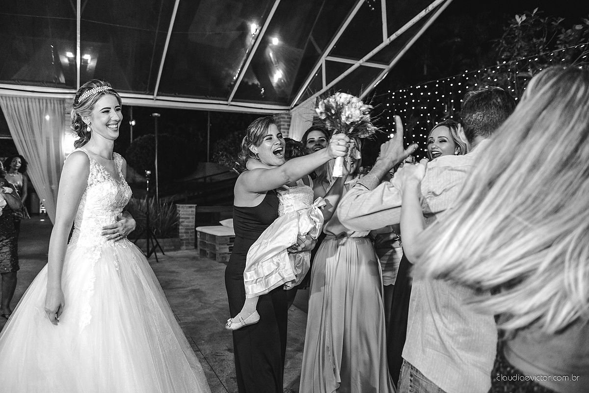 casamento lindo realizado na igreja Maranata Cariacica com noivos e noivas fotógrafos de casamento de Vila Velha fotógrafos de casamento de Vitória fotógrafos de casamento de Serra Espirito Santo ES