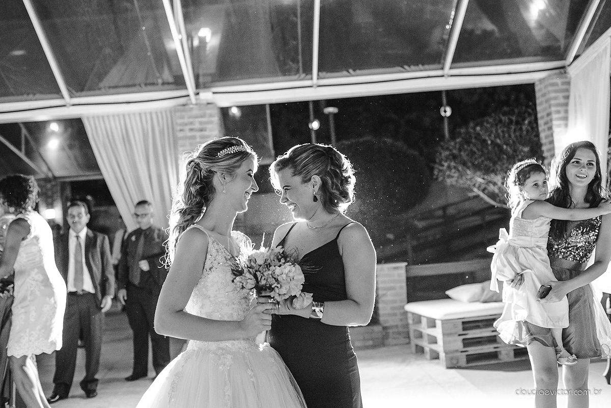 casamento lindo realizado na igreja Maranata Cariacica com noivos e noivas fotógrafos de casamento de Vila Velha fotógrafos de casamento de Vitória fotógrafos de casamento de Serra Espirito Santo ES