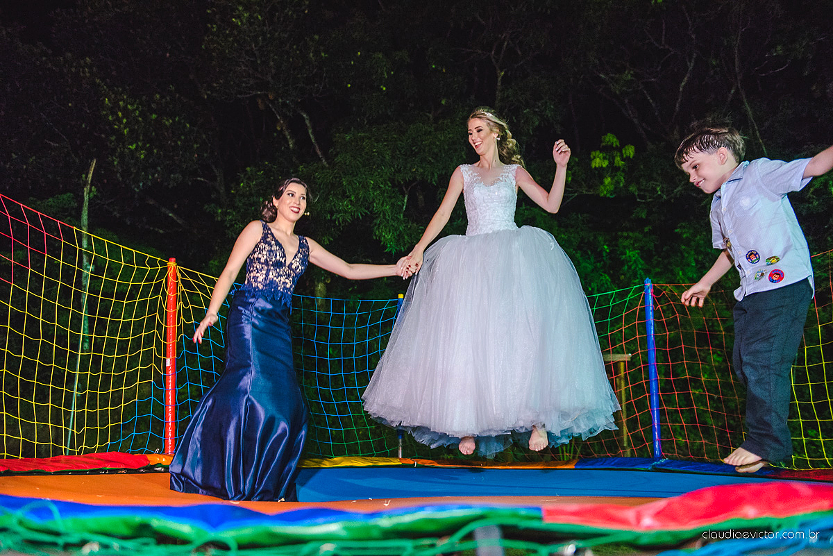 casamento lindo realizado na igreja Maranata Cariacica com noivos e noivas fotógrafos de casamento de Vila Velha fotógrafos de casamento de Vitória fotógrafos de casamento de Serra Espirito Santo ES