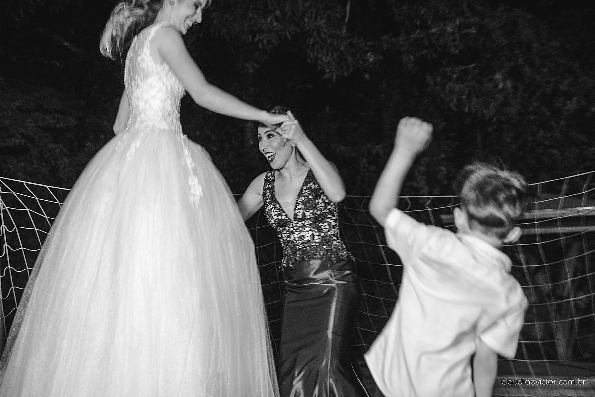 casamento lindo realizado na igreja Maranata Cariacica com noivos e noivas fotógrafos de casamento de Vila Velha fotógrafos de casamento de Vitória fotógrafos de casamento de Serra Espirito Santo ES