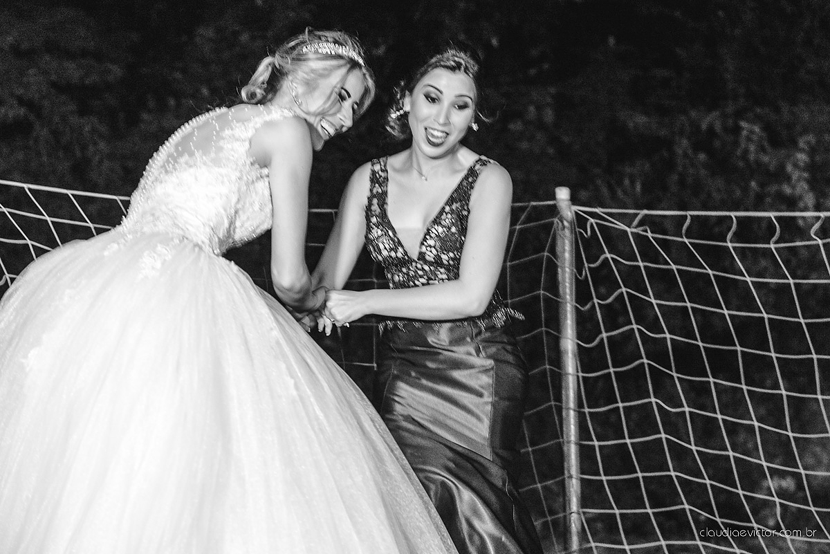 casamento lindo realizado na igreja Maranata Cariacica com noivos e noivas fotógrafos de casamento de Vila Velha fotógrafos de casamento de Vitória fotógrafos de casamento de Serra Espirito Santo ES