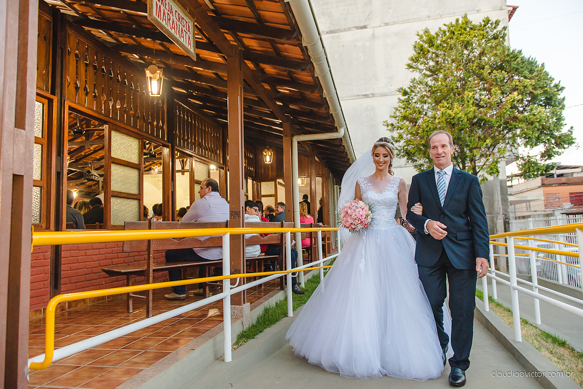 casamento lindo realizado na igreja Maranata Cariacica com noivos e noivas fotógrafos de casamento de Vila Velha fotógrafos de casamento de Vitória fotógrafos de casamento de Serra Espirito Santo ES