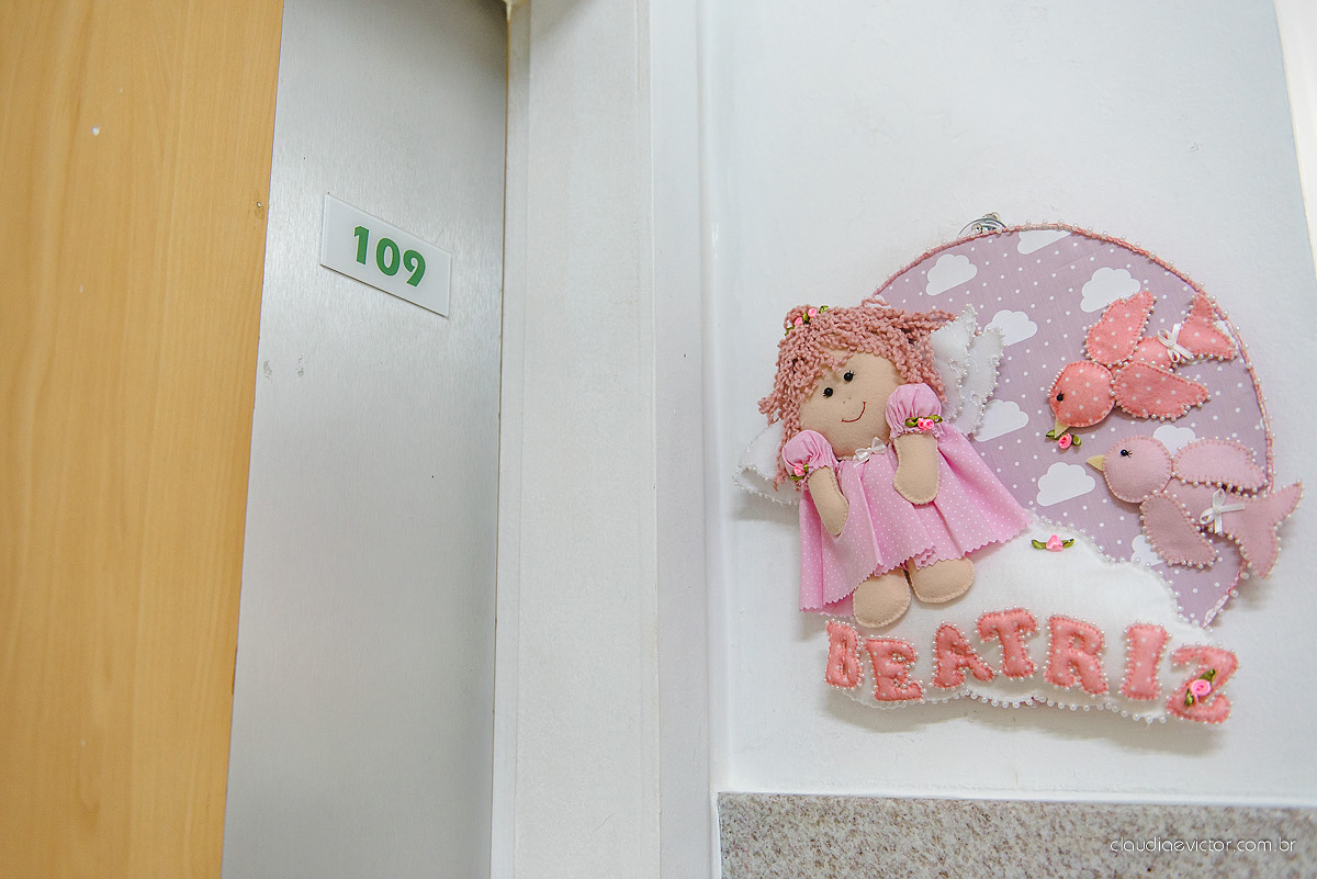 fotos de nascimento parto com a chegada da Beatriz ao mundo muito fofa e linda em uma maternidade por fotógrafos de casamento de Vila velha fotógrafos de casamento de Vitória fotógrafos de casamento de Serra Espirito Santo ES