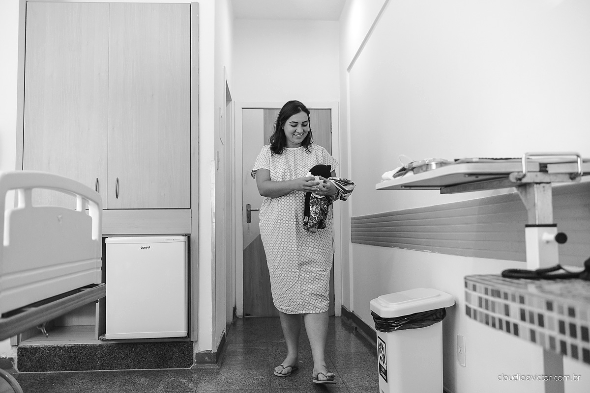 fotos de nascimento parto com a chegada da Beatriz ao mundo muito fofa e linda em uma maternidade por fotógrafos de casamento de Vila velha fotógrafos de casamento de Vitória fotógrafos de casamento de Serra Espirito Santo ES