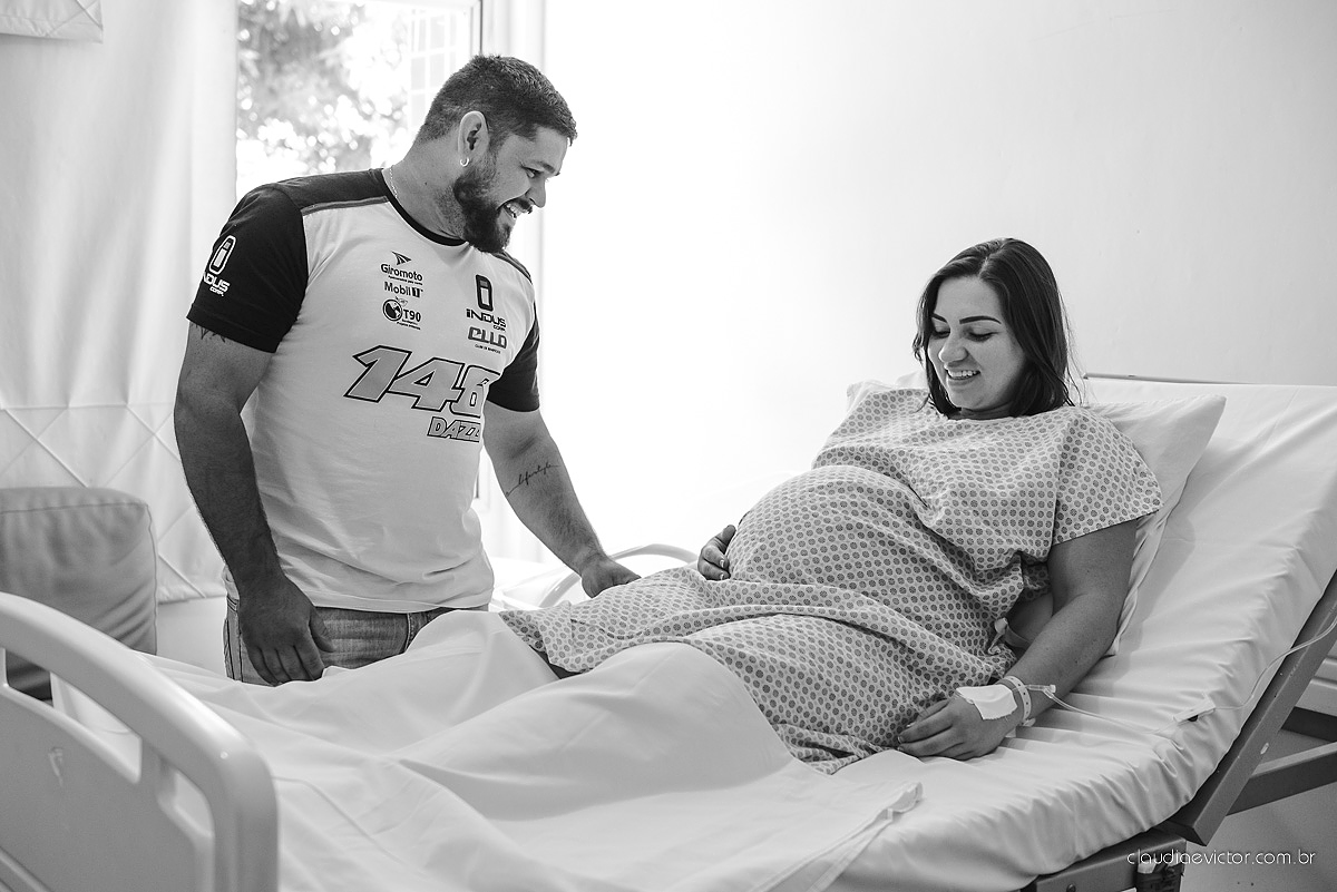 fotos de nascimento parto com a chegada da Beatriz ao mundo muito fofa e linda em uma maternidade por fotógrafos de casamento de Vila velha fotógrafos de casamento de Vitória fotógrafos de casamento de Serra Espirito Santo ES