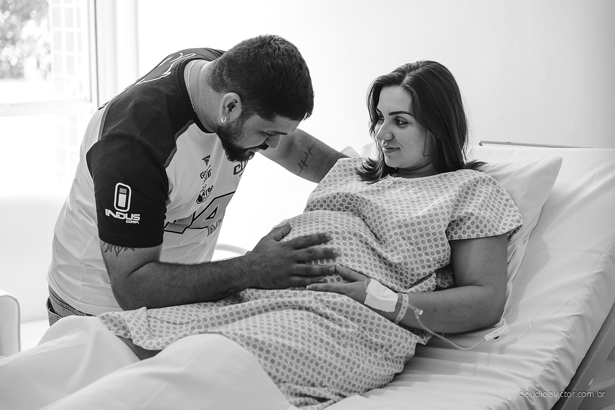 fotos de nascimento parto com a chegada da Beatriz ao mundo muito fofa e linda em uma maternidade por fotógrafos de casamento de Vila velha fotógrafos de casamento de Vitória fotógrafos de casamento de Serra Espirito Santo ES