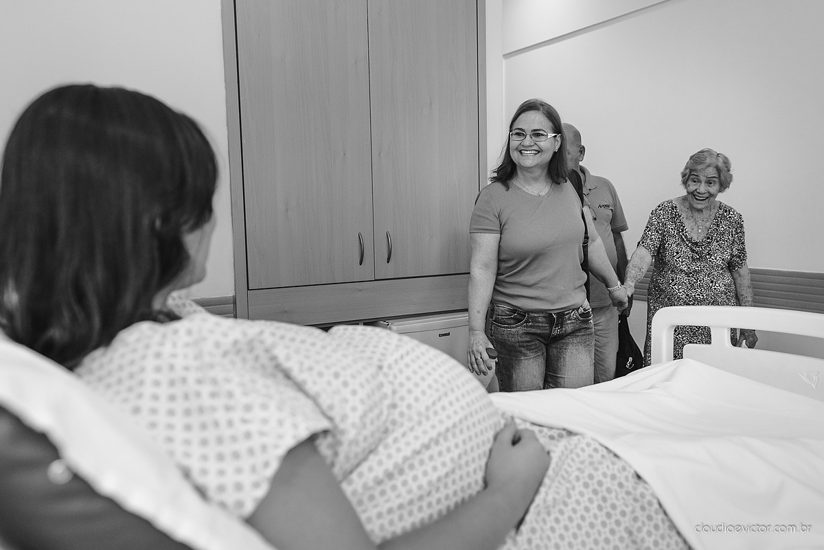 fotos de nascimento parto com a chegada da Beatriz ao mundo muito fofa e linda em uma maternidade por fotógrafos de casamento de Vila velha fotógrafos de casamento de Vitória fotógrafos de casamento de Serra Espirito Santo ES