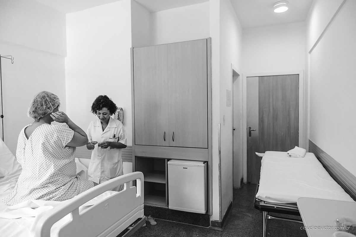 fotos de nascimento parto com a chegada da Beatriz ao mundo muito fofa e linda em uma maternidade por fotógrafos de casamento de Vila velha fotógrafos de casamento de Vitória fotógrafos de casamento de Serra Espirito Santo ES