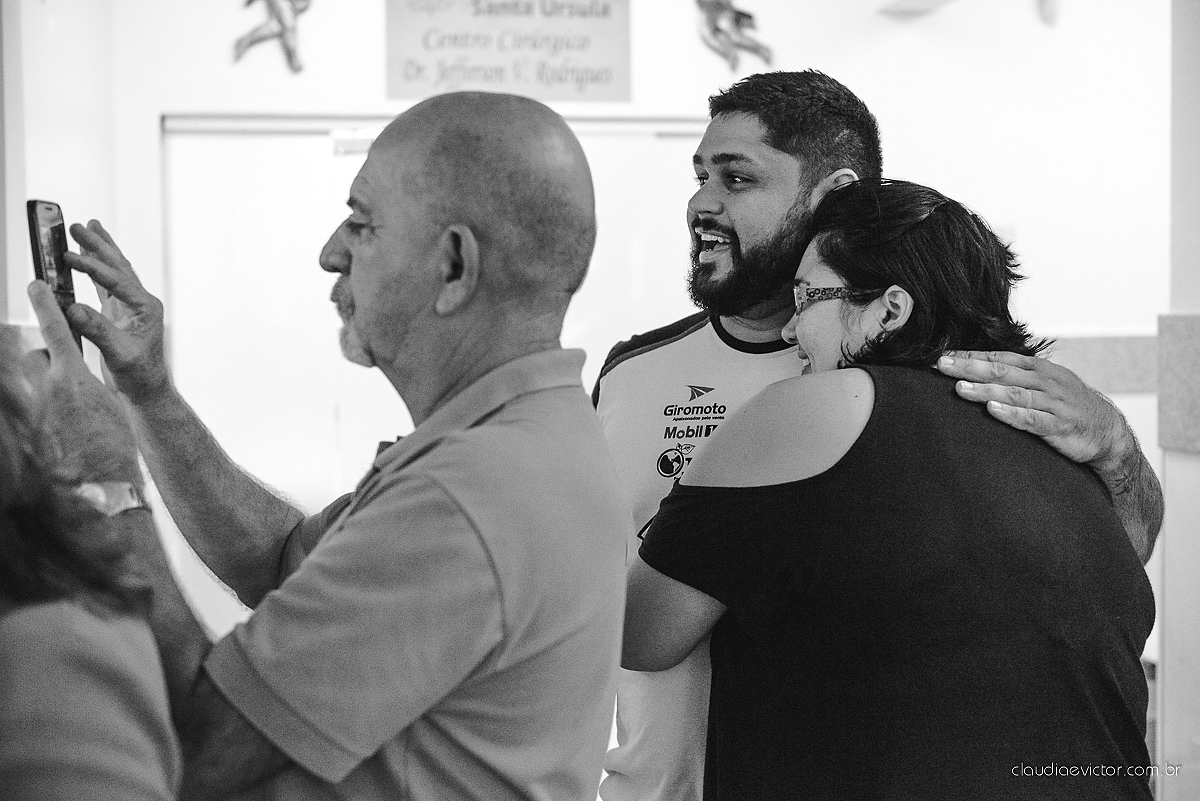 fotos de nascimento parto com a chegada da Beatriz ao mundo muito fofa e linda em uma maternidade por fotógrafos de casamento de Vila velha fotógrafos de casamento de Vitória fotógrafos de casamento de Serra Espirito Santo ES