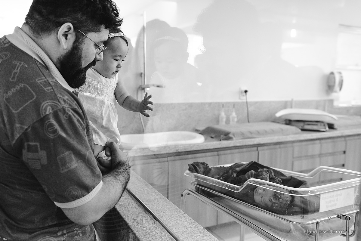 fotos de nascimento parto com a chegada da Beatriz ao mundo muito fofa e linda em uma maternidade por fotógrafos de casamento de Vila velha fotógrafos de casamento de Vitória fotógrafos de casamento de Serra Espirito Santo ES
